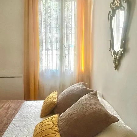 Apartment The Yellow House