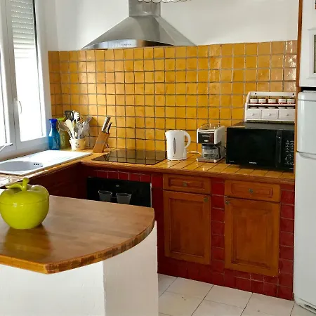 The Yellow House Apartment *