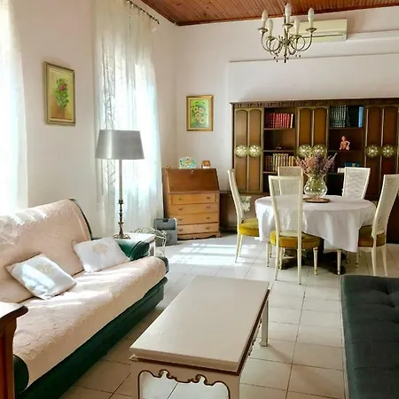 The Yellow House 아파트 *
